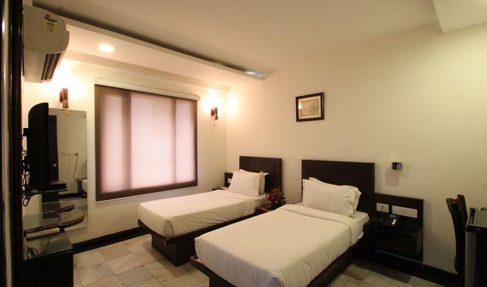 Oyo Flagship Hotel Rudra Palace Agra  Exterior photo